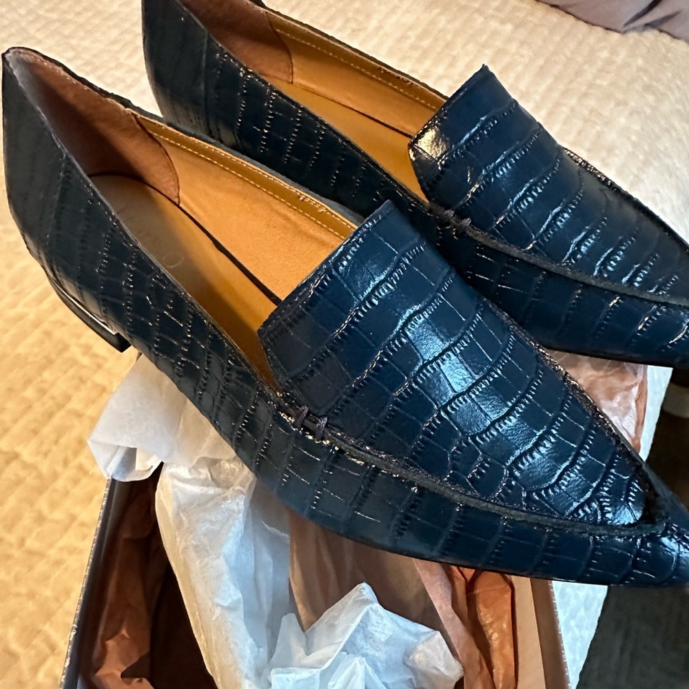 NWB Franco Sarto Starland navy blue croc leather flat loafers. Genuine  leather!